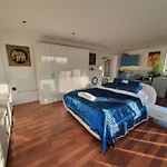 Riverside Loft - Castle View & Free Parking & Terrace