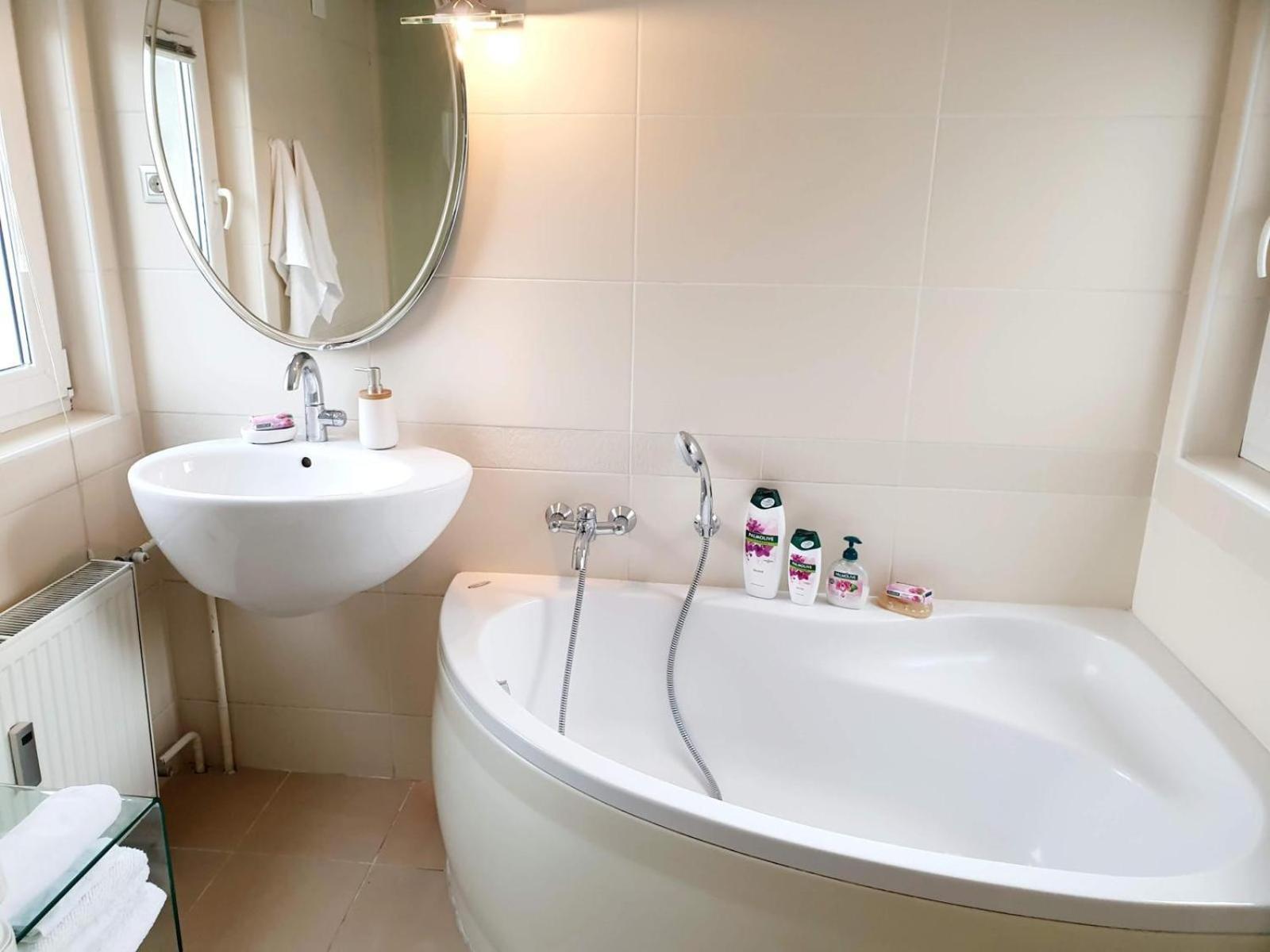 Riverside Loft - Castle View & Free Parking & Terrace Apartamento Liubliana