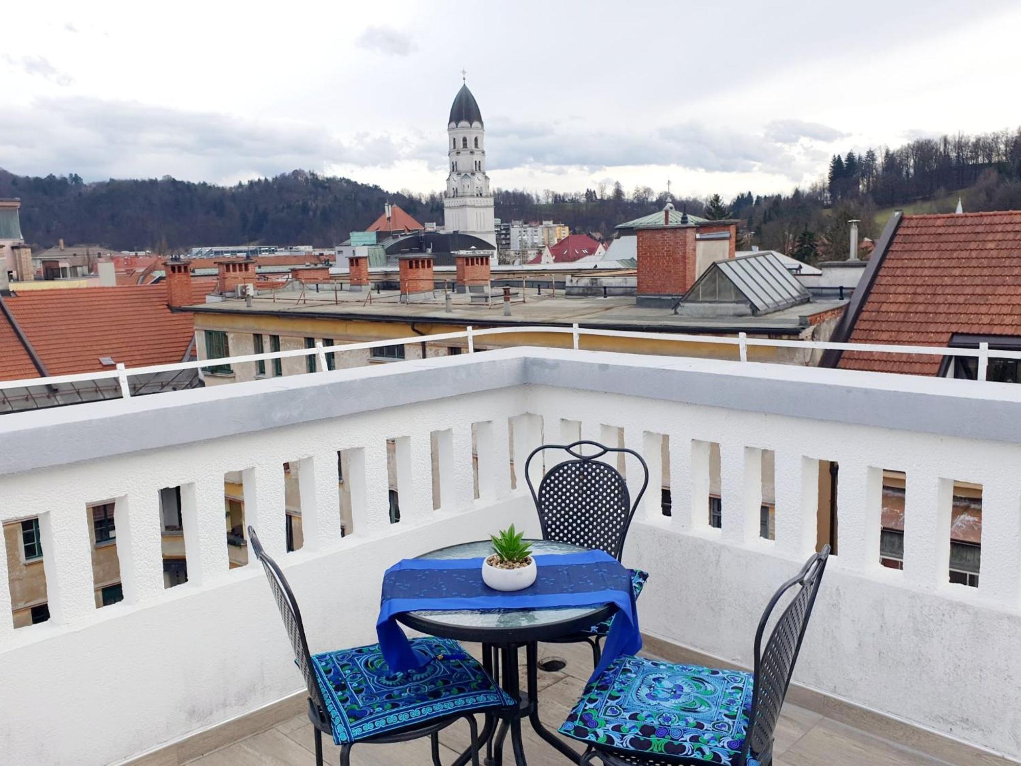 Riverside Loft - Castle View & Free Parking & Terrace *