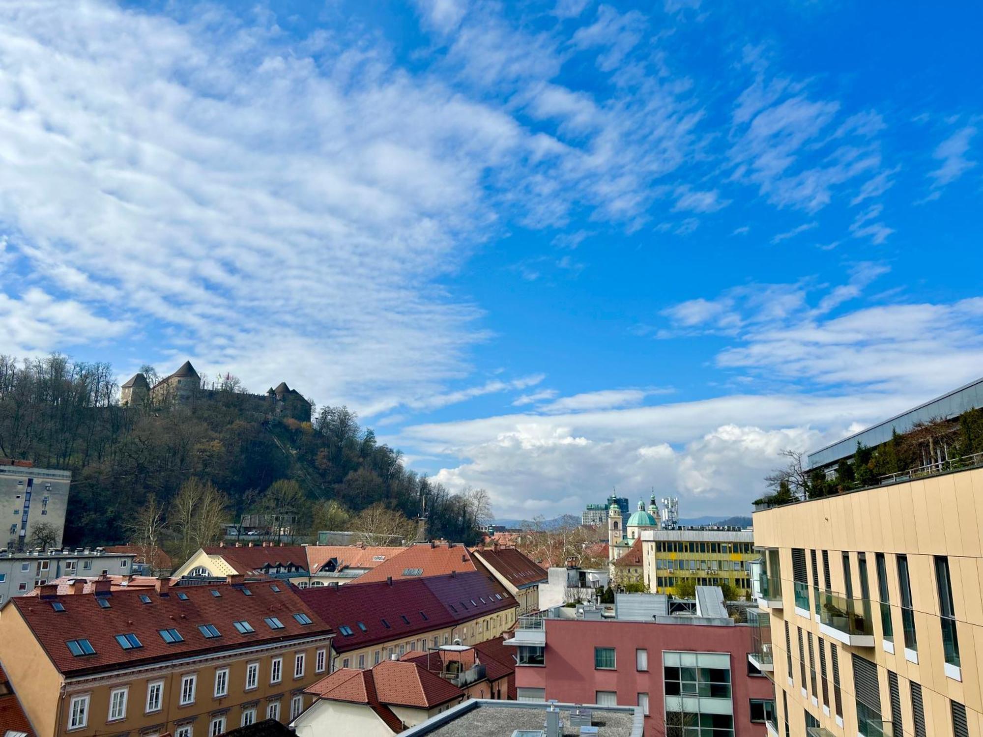 Riverside Loft - Castle View & Free Parking & Terrace Apartamento Liubliana